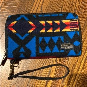 Pendleton wrist wallet wool